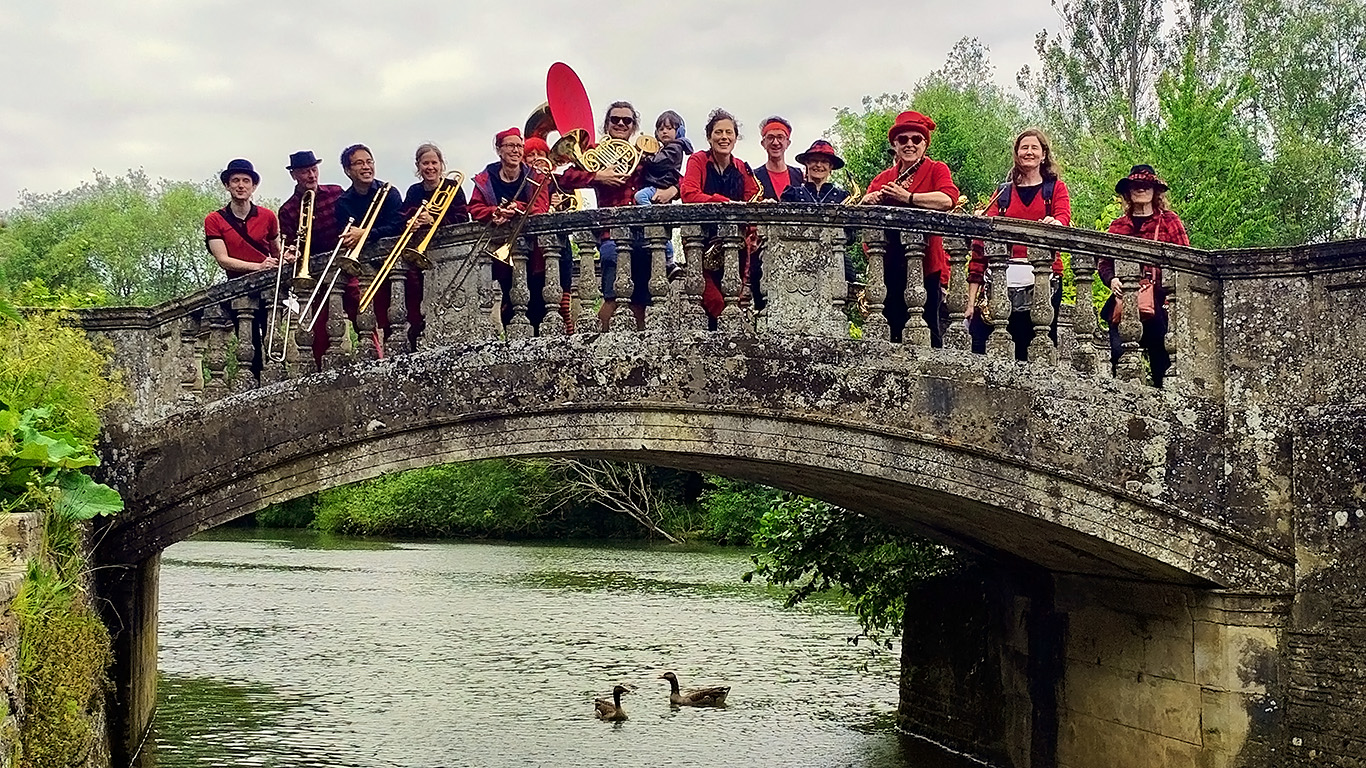 Horns of Plenty on the bridge at Iffley Lock